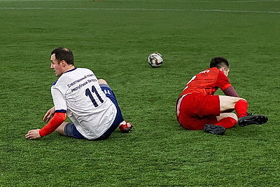 Товарищеский футбольный матч сыграли сборная Следственного комитета и команда \"Родина\"