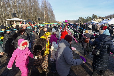 В Беловежской пуще отметили Масленицу и попрощались со Снегурочкой до следующей зимы