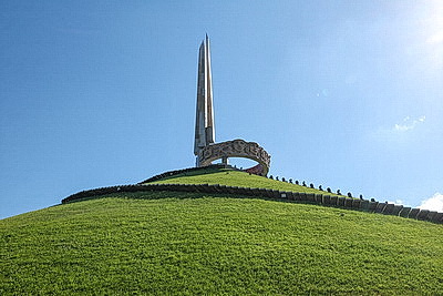 Символ мужества и гордости народа. Торжества по случаю Дня Независимости проходят на Кургане Славы