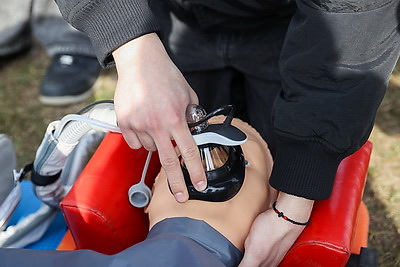 Сделать фото на фоне вертолета и в снаряжении парашютиста. Учащиеся Малоритского района побывали в 38-й бригаде