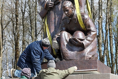 В Витебском районе завершается реконструкция братской могилы