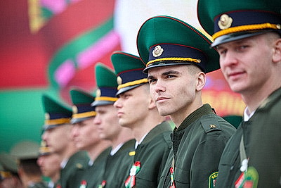 Торжественно и ярко. Церемония чествования государственных символов прошла в Минске