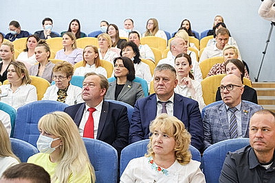 Сергеенко посетил РНПЦ детской онкологии, гематологии и иммунологии