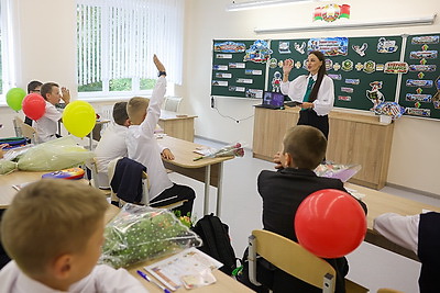 Здесь удобно расти и учиться. Новая современная школа встретила учеников в Ченках Гомельского района