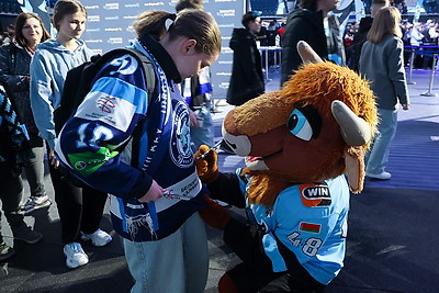 \"Наши болельщики - лучшие\". Хоккейное \"Динамо\" закрыло сезон в \"Минск-Арене\"