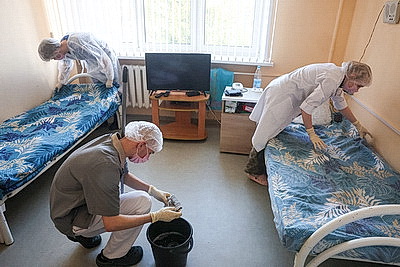 Студенты Могилевского медколледжа трудятся в составе студенческого отряда в областной клинической больнице