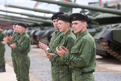 Модернизированные танки Т-72БМ2 передали на вооружение в 11-ю отдельную гвардейскую механизированную бригаду