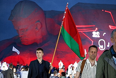 Тысячи человек приняли участие в митинге-реквиеме в Брестской крепости