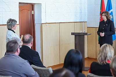 Перспективы развития молочного комбината и агропредприятия: Кочанова посетила Полоцкий район