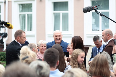 Торговля на селе и перспективы БелОМО. Лукашенко посетил Вилейский район