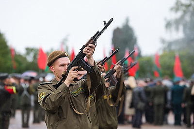 Единство - залог мира и движения вперед. Праздничное торжество в Гродно объединило все поколения жителей региона