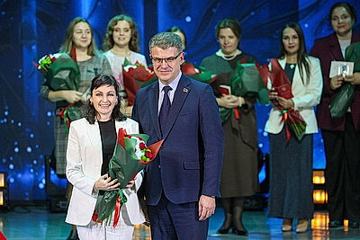 \"Вы служите примером для многих\". Орден Матери вручили 47 многодетным минчанкам