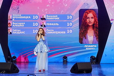Артистки из Беларуси и Казахстана лидируют на детском музыкальном конкурсе \"Витебск\" по итогам первого дня