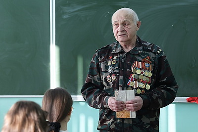 \"Герои были рядом - обычные парни чуть старше 18 лет\". Полочанин рассказал о службе в Афганистане