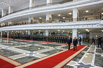 Лукашенко и Мирзиёев встретились для переговоров во Дворце Независимости