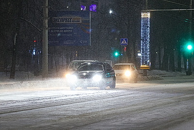 Брест накрыл снегопад. На улицах города работает спецтехника