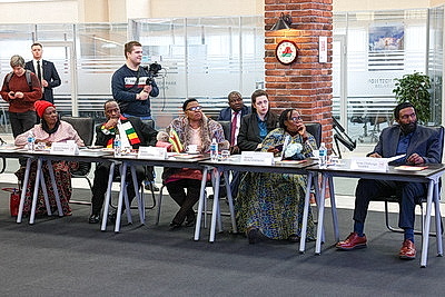 Парламентская делегация Зимбабве посетила ПВТ и ММВЦ