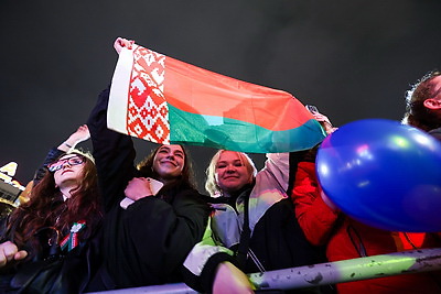 Праздничный концерт \"Дорогами Победы!\" проходит у Дворца спорта