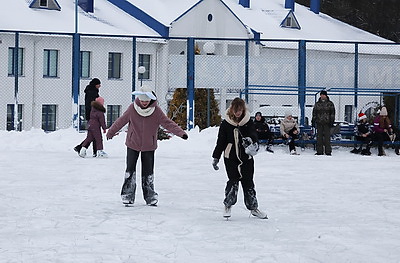 Любители активного отдыха провели праздничные выходные на снежных склонах