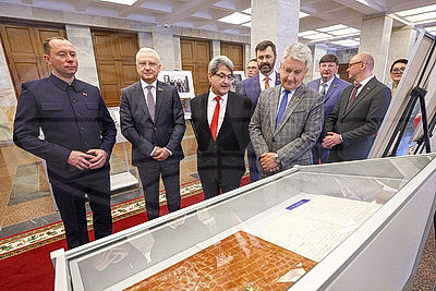 Выставка к 100-летию Фиделя Кастро открылась в Палате представителей