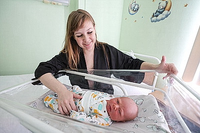 \"Сделали для семьи главный подарок\". В Витебском областном роддоме прошел праздник для мам