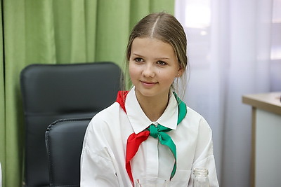 \"Каждый рад получить тут паспорт\". Всебелорусская акция \"Мы - граждане Беларуси!\" прошла в ЦИК 