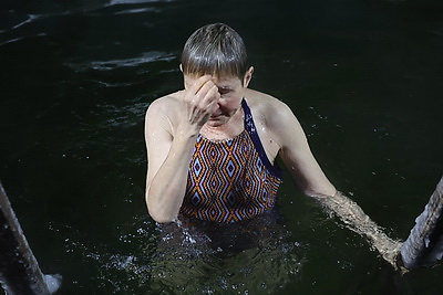 Православные верующие празднуют Крещение Господне