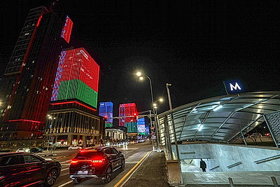 В Ташкенте здания окрасились в цвета белорусского флага