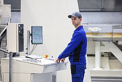 Крутой ознакомился с изготовлением полимерной продукции в Пскове