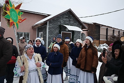 Колядное волшебство. Как в Могилевском районе встречают туристов из разных стран