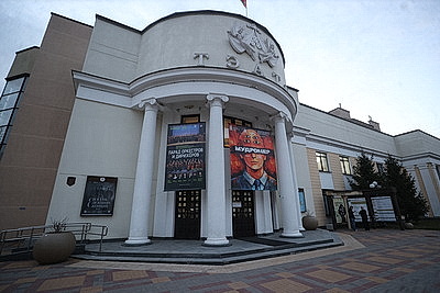 Брестский академический театр драмы представил премьеру \"Мудромер\"