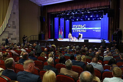 \"Такие встречи дают много полезной информации\". Богодель и Эйсмонт встретились с жителями Молодечно и Новополоцка