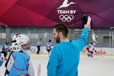 В хоккей играют не только мужчины. Всемирный женский хоккейный матч прошел в Минске