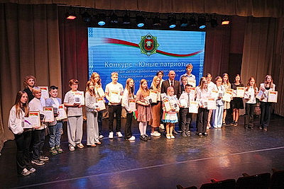 Свыше 200 рисунков и сочинений о Родине. Победителей конкурса \"Юный патриот\" объявили в Минске