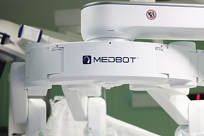 Роботический комплекс для операций запустили в МНПЦ хирургии, трансплантологии и гематологии