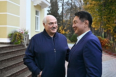 Президенты Беларуси и Монголии встретились в неформальной обстановке