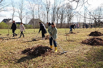 Республиканский субботник: председатель и члены Совета Республики трудились на благоустройстве мемориала