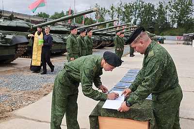 Модернизированные танки Т-72БМ2 передали на вооружение в 11-ю отдельную гвардейскую механизированную бригаду