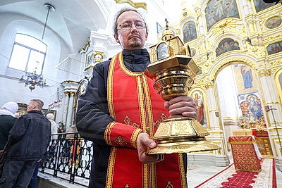 Благодатный огонь от гроба Господня доставили в Минск