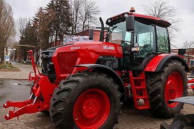 МТЗ ежегодно поставляет в Азербайджан не менее 700 единиц техники