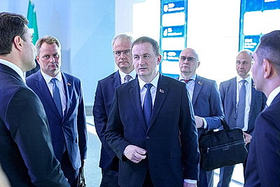 Турчин ознакомился с выставкой Ташкентского международного инвестиционного форума