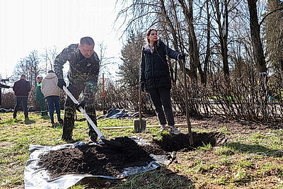 Республиканский субботник: председатель и члены Совета Республики трудились на благоустройстве мемориала