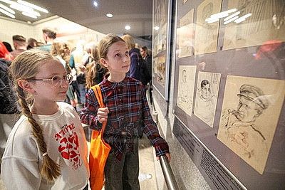 Творили в окопе и на привале. Выставка фронтового рисунка открылась в Минске