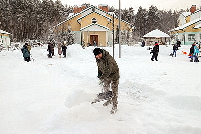 Последствия снегопада устраняют в городах Беларуси