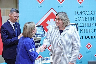 Пять аппаратов ИВЛ передали Городской клинической больнице скорой медицинской помощи