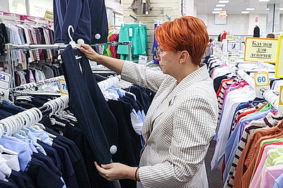 В минском магазине провели мониторинг товаров для школьников