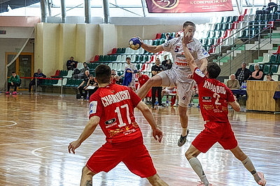 \"Мешков Брест\" и СКА победили на старте 1/2 финала чемпионата Беларуси по гандболу