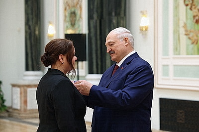 Едины в стремлении сделать страну лучше. Лукашенко в преддверии 8 Марта вручил женщинам госнаграды