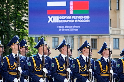 Автопробег \"Города-герои - города Героев\" по территории Беларуси стартовал от площади Победы в Минске