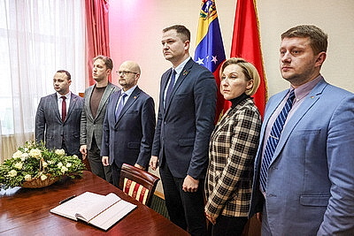 В посольстве Венесуэлы в Минске открыта книга соболезнований